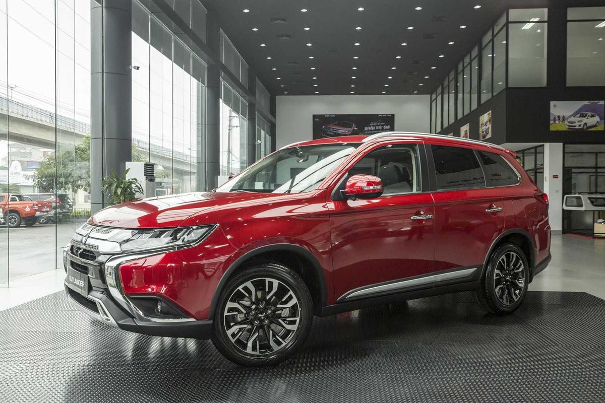 đầu xe ô tô Mitsubishi Outlander 2020
