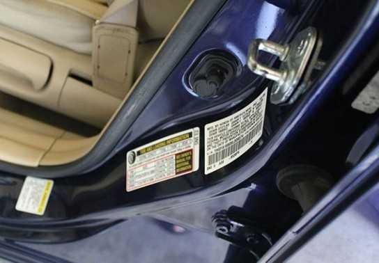 Tìm đọc các thông số lốp và đo áp suất lốp theo khuyến nghị của nhà sản xuất