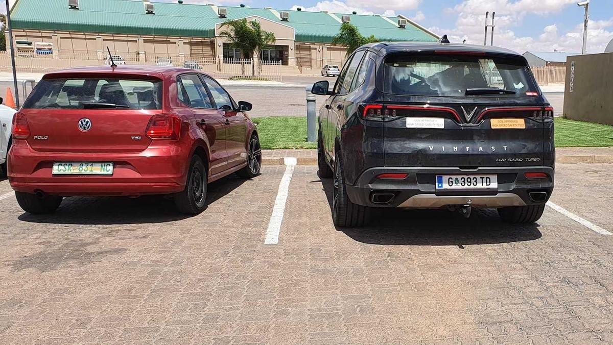 Vinfast Lux SA tiếp tục bị bắt gặp thử nghiệm ở Nam Phi và chi tiết “lạ” trên nắp capo