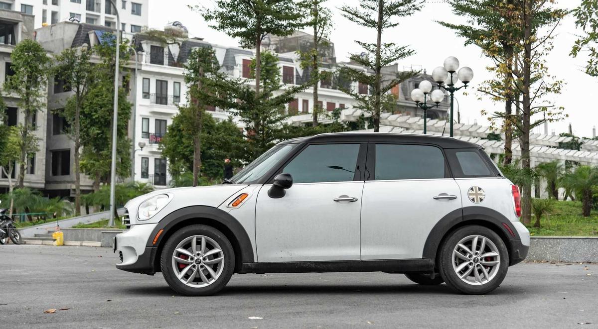 Đây có thể được coi là vị trí để đồ, kèm tay nắm cho hành khách.