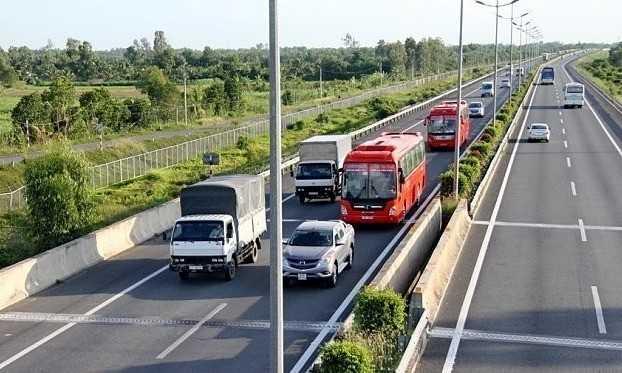 Làm sao để lái xe đúng luật trên cao tốc ở Việt Nam?