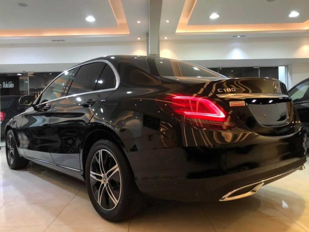 đuôi xe ô tô Mercedes-Benz C180