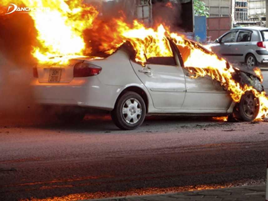 Những nguyên nhân hàng đầu khiến ô tô gặp cháy nổ khi di chuyển