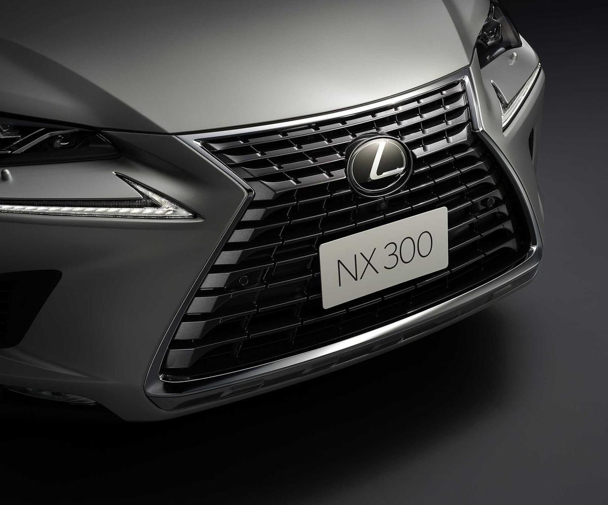 đầu xe Lexus NX300 2020