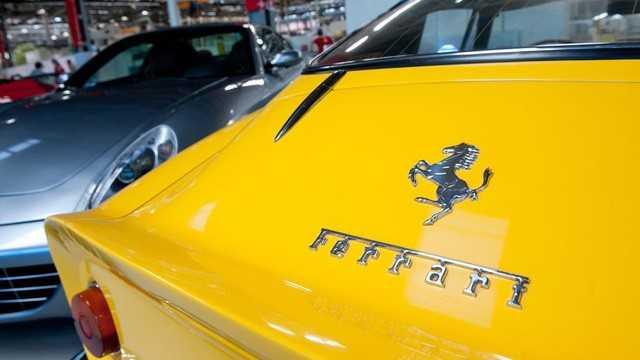 Ferrari đầu hàng COVID-19, đóng cửa nhà máy như Lamborghini