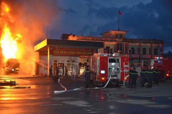 Chuyện đổ xăng hằng ngày- Nên biết cái cần biết