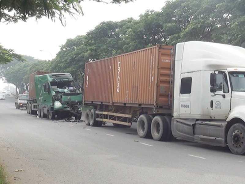  Xe đầu kéo cần không gian khá rộng để có thể vượt khi rẽ 