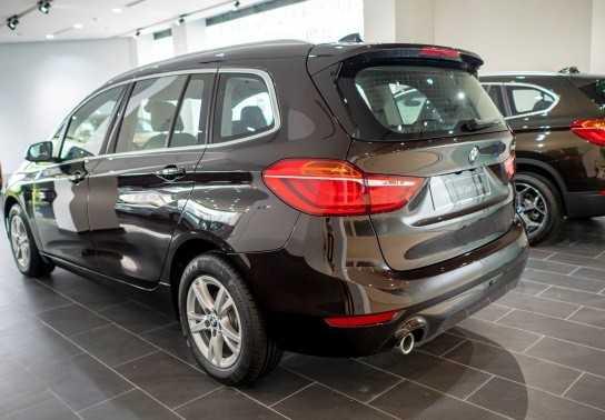 đuôi xe ô tô BMW 218i