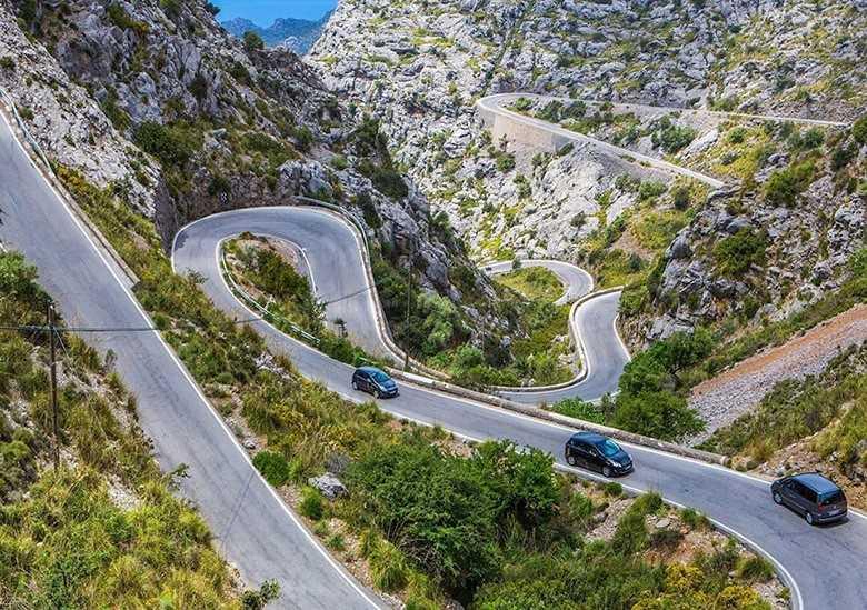 Bỏ túi những kinh nghiệm khi lái xe xuống dốc