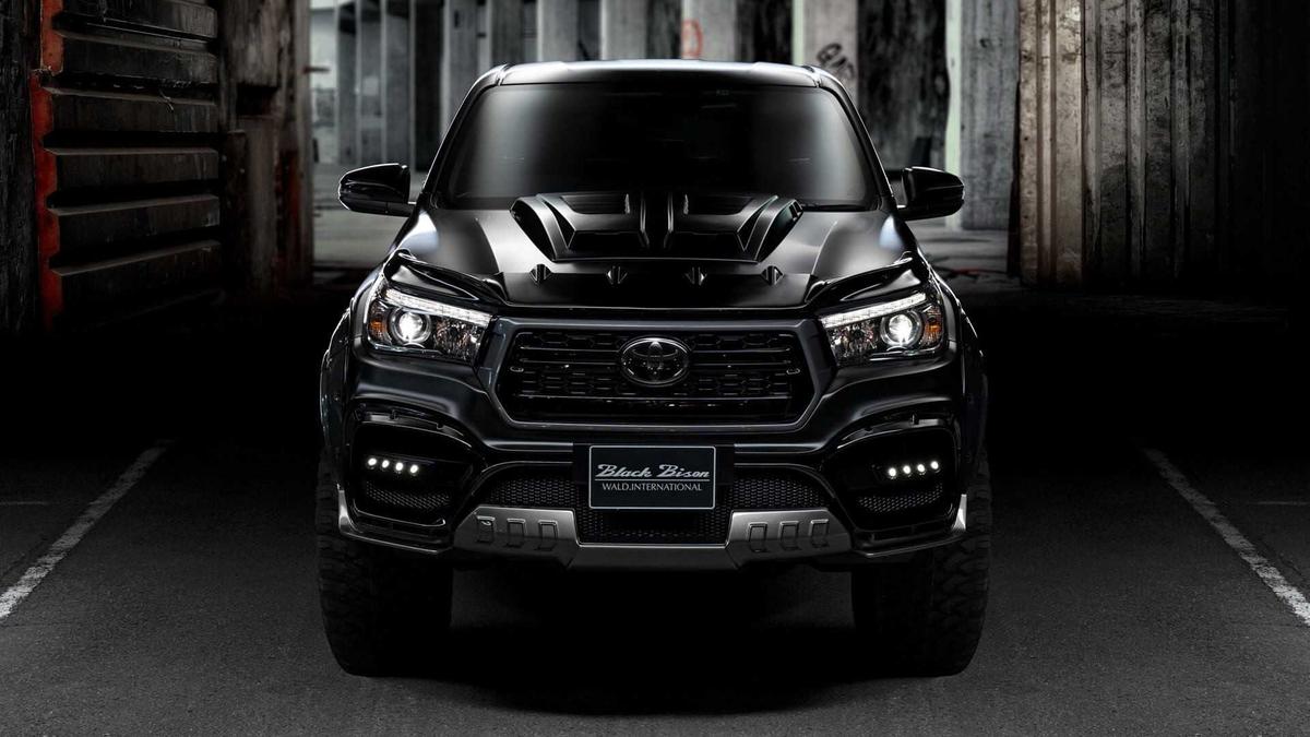 Toyota Hilux đột phá với bản độ Black Bison “chất phát ngất”
