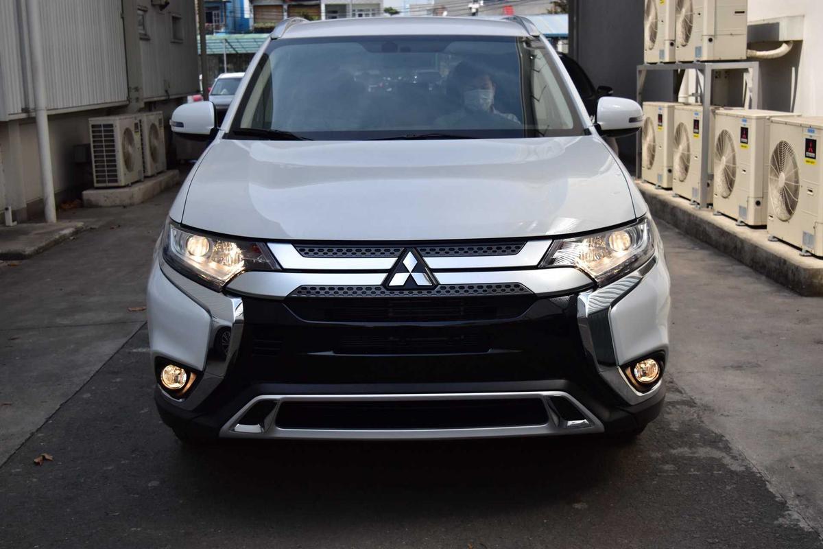 đầu xe Mitsubishi Outlander 2.4
