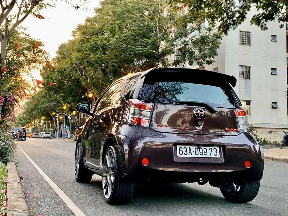 đuôi xe ô tô Toyota iQ Scion