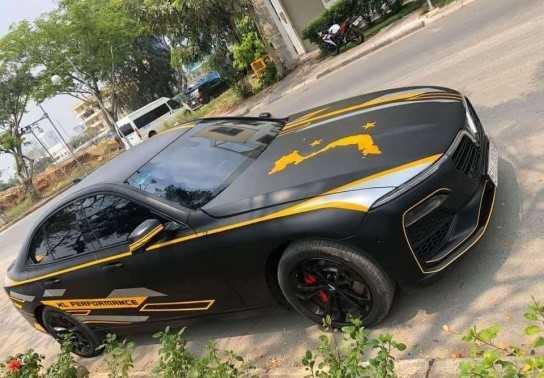 Vinfast Lux A2.0 thay áo với decal đậm chất thể thao