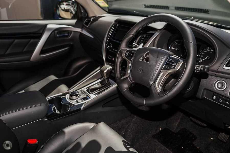 vô lăng Mitsubishi Pajero Sport 