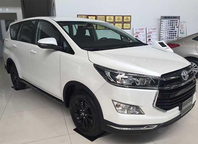 Toyota Innova giảm giá mạnh gần 140 triệu đồng, tiến sát Mitsubishi Xpander