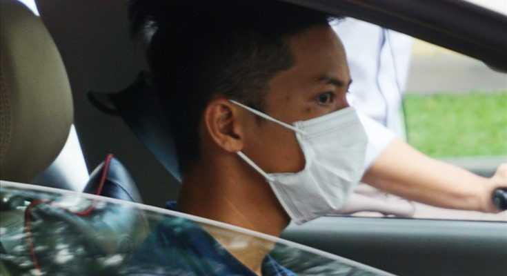 Lái xe taxi kín bưng khẩu trang