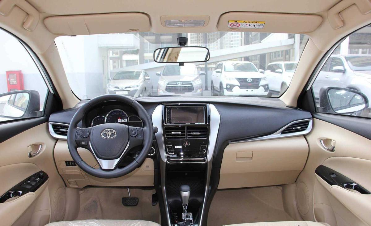 Nội thất Toyota Vios E CVT