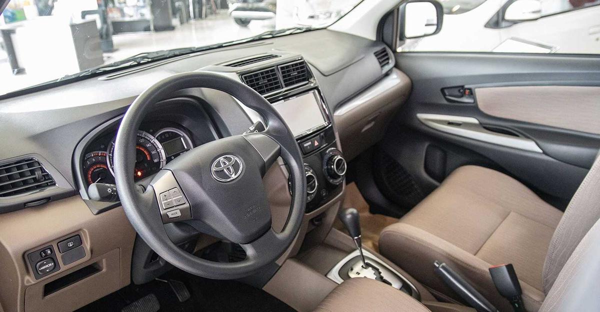 nội thất Toyota Avanza AT