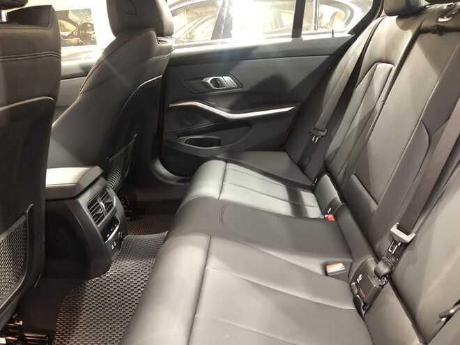 ghế ngồi BMW 320i 2020
