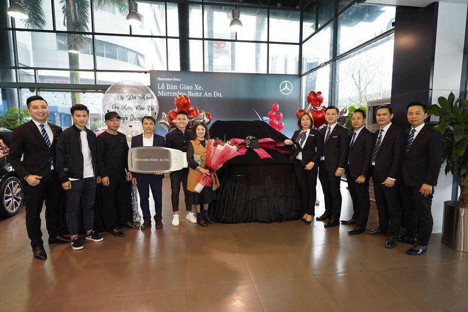 Mercedes-Benz GLC 300 nhận xe