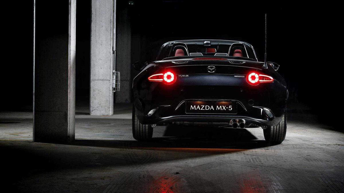 Mazda ra mắt siêu phẩm mui trần MX-5 Eunos Edition