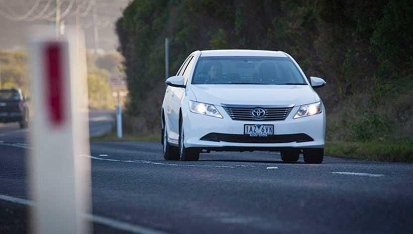  Bật đèn ban ngày ngay cả vào ban ngày
