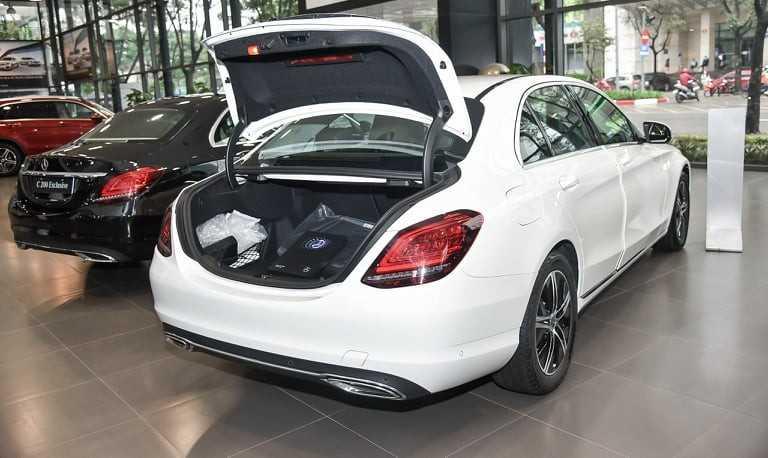 đuôi xe Mercedes-Benz C180 2020