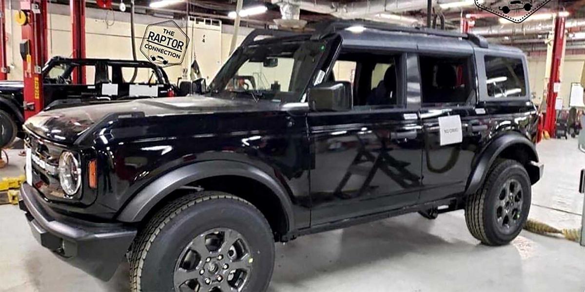 Ford Bronco hoàn chỉnh tiếp tục lộ diện: Không khác gì Defender thời hoàng kim