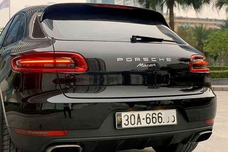 đuôi xe Porsche Macan