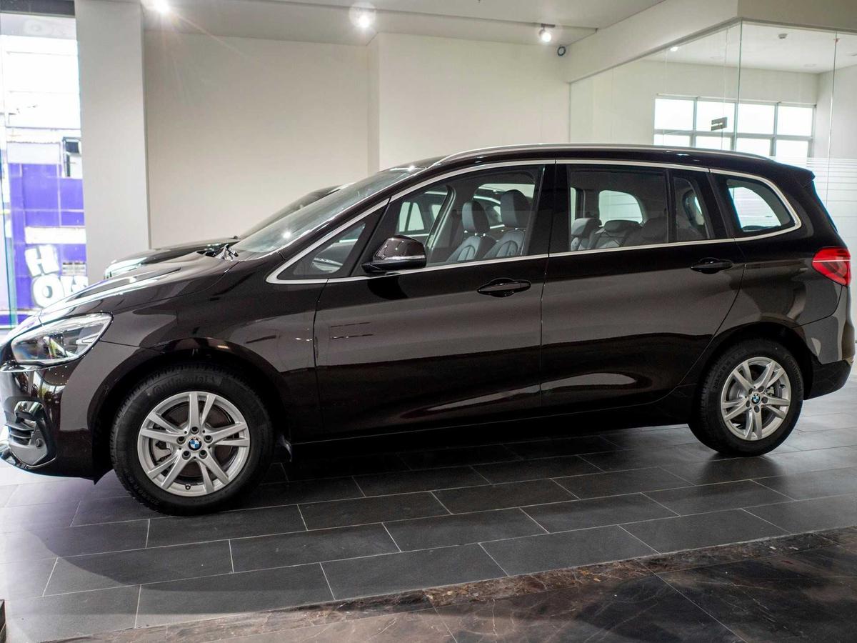 thân xe ô tô BMW 218i