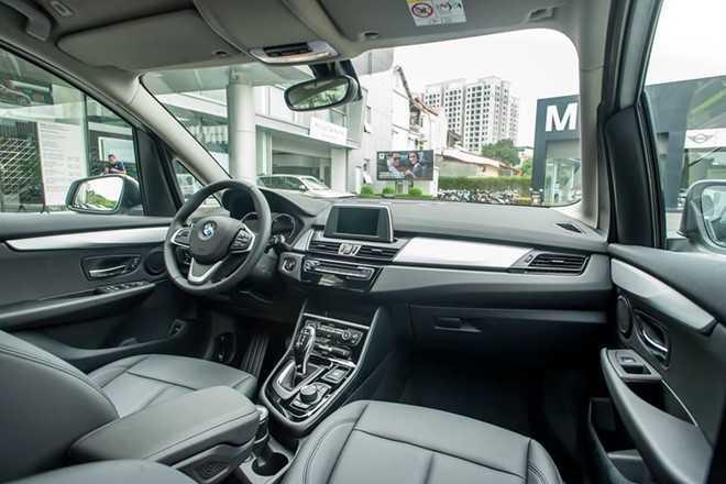 nội thất xe BMW 218i