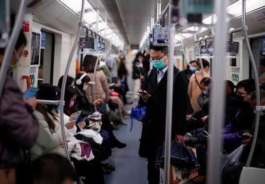 Làm thế nào để phòng ngừa COVID-19 khi đi máy bay, xe buýt, xe khách...?