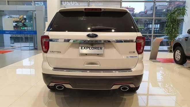 đuôi xe Ford Explorer