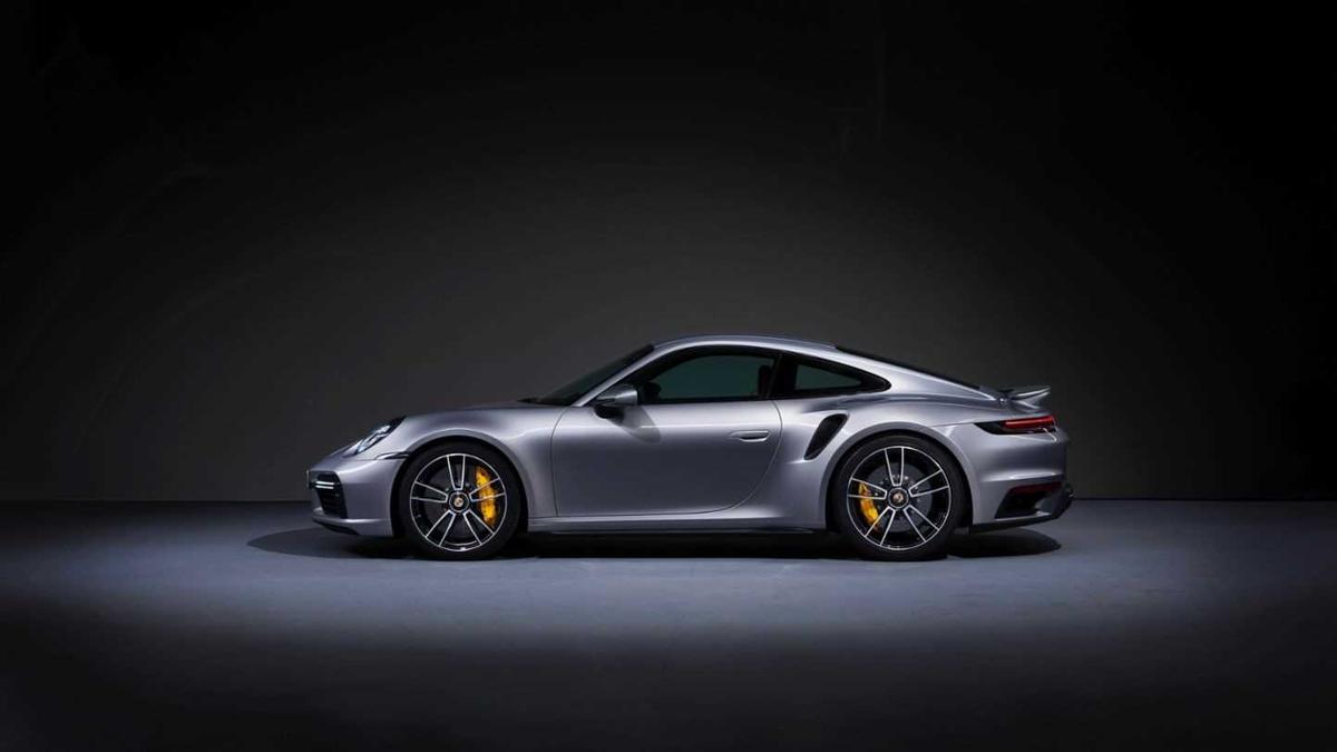 Porsche 911 Turbo S thế hệ mới đã tàn sát siêu xe