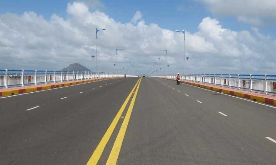 Vạch vàng nét liền đôi 1.3