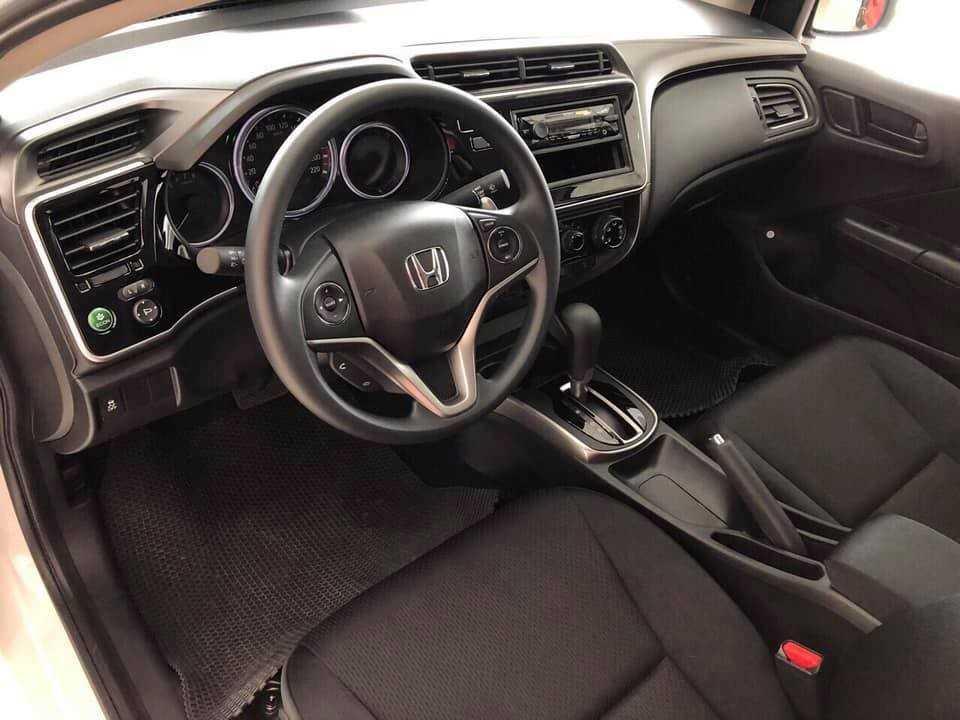 Honda City giảm giá mạnh tay