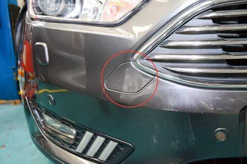 Ốp nhỏ ở cản trước