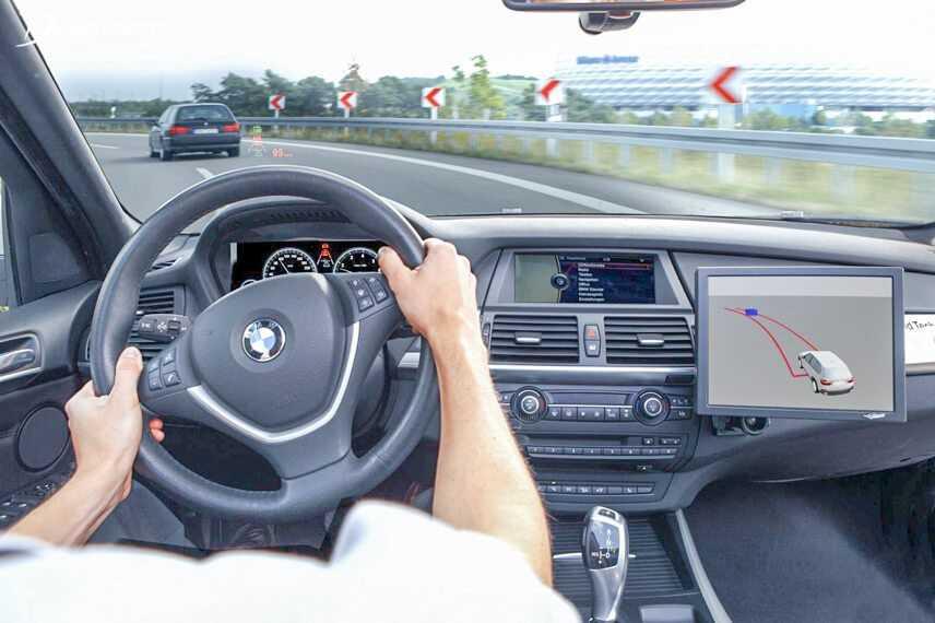 Chuyển làn đường đột ngột, không quan sát