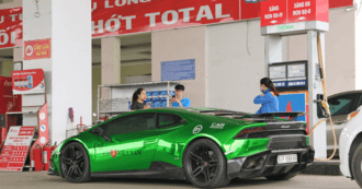 Lamborghini Huracan màu xanh