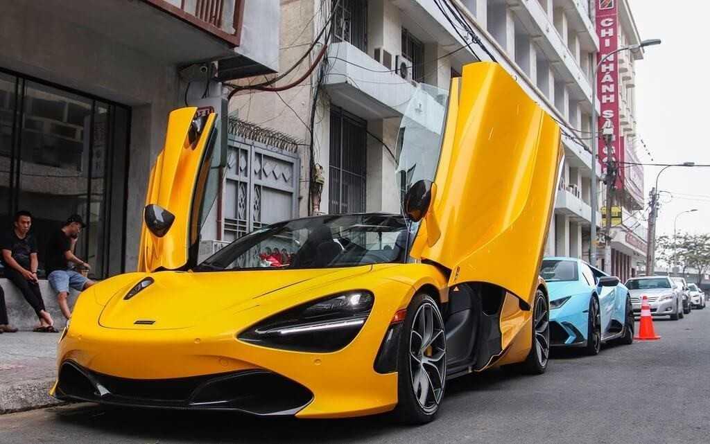 Cận cảnh siêu xe mui trần McLaren 720S Spider trên đường TP.HCM