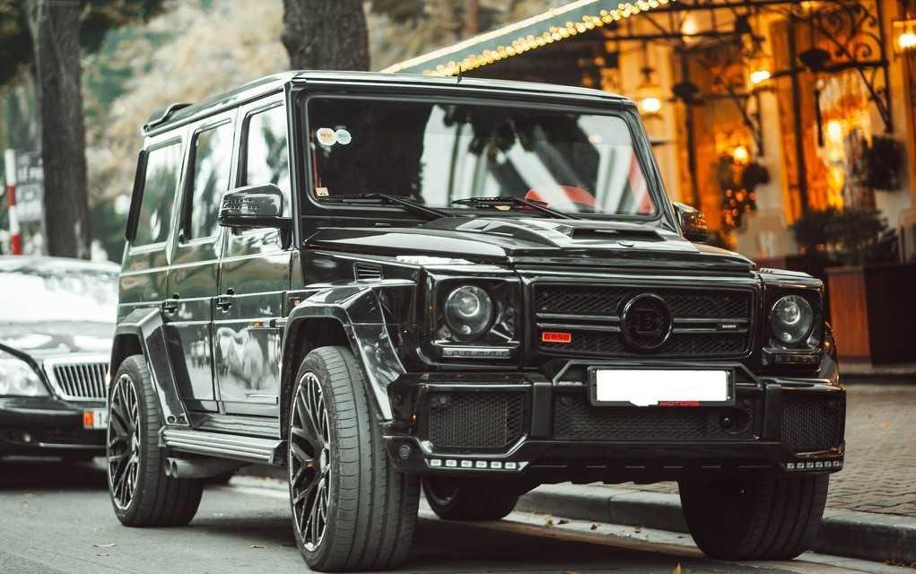 Cận cảnh Mercedes-AMG G 63 độ Brabus 850 trên đường phố Hà Nội