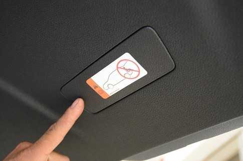 Kí hiệu trên mặt trong cửa khoang hành lý