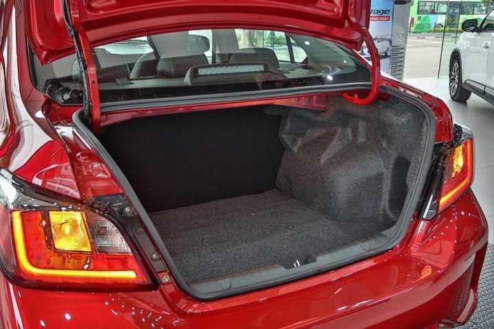 Khoang hành lý của Mitsubishi Attrage 2020 carmudi vietnam