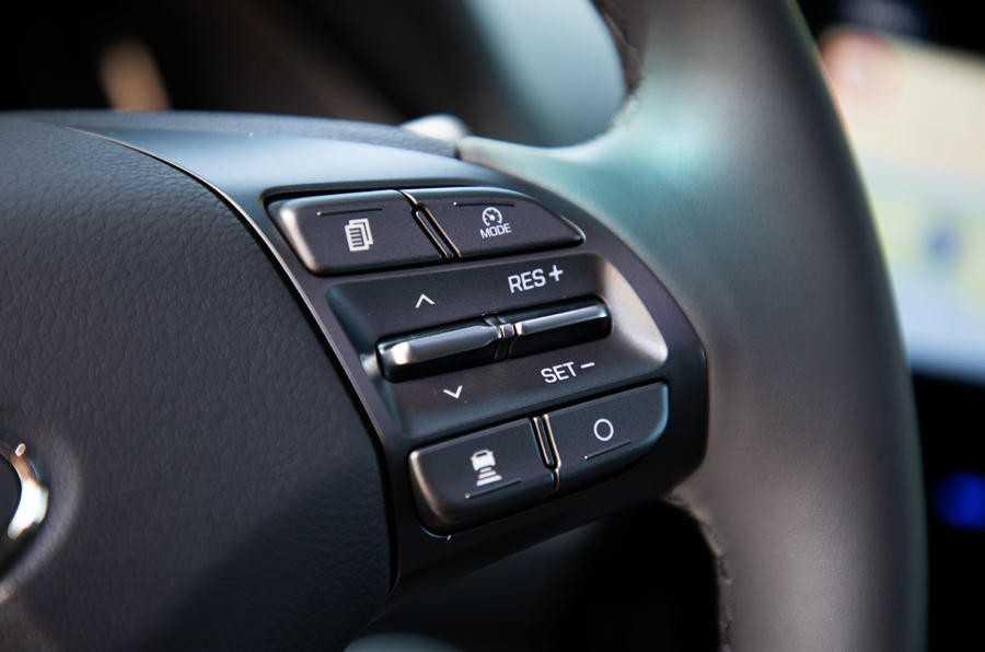 Tự động giữ khoảng cách với xe phía trước