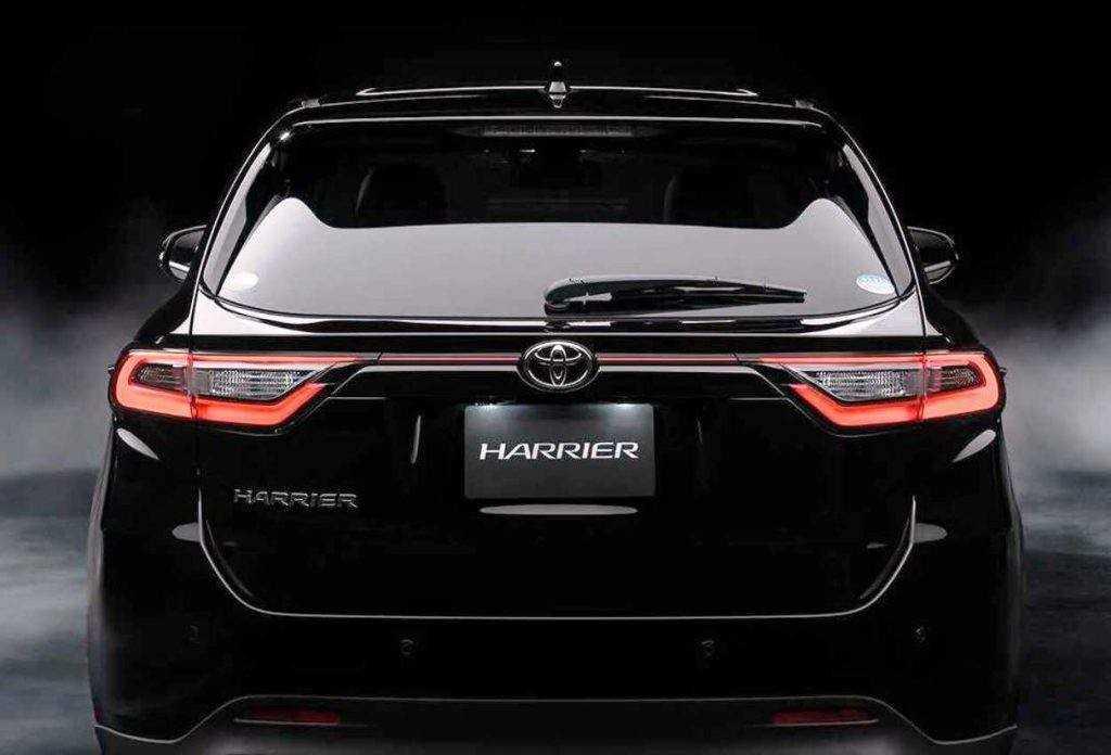 đuôi xe Toyota Harrier 2021