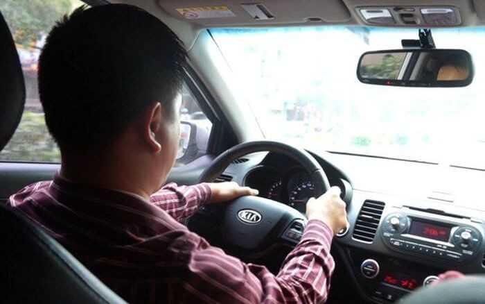 Lái xe theo kiểu phòng thủ (defensive driving)