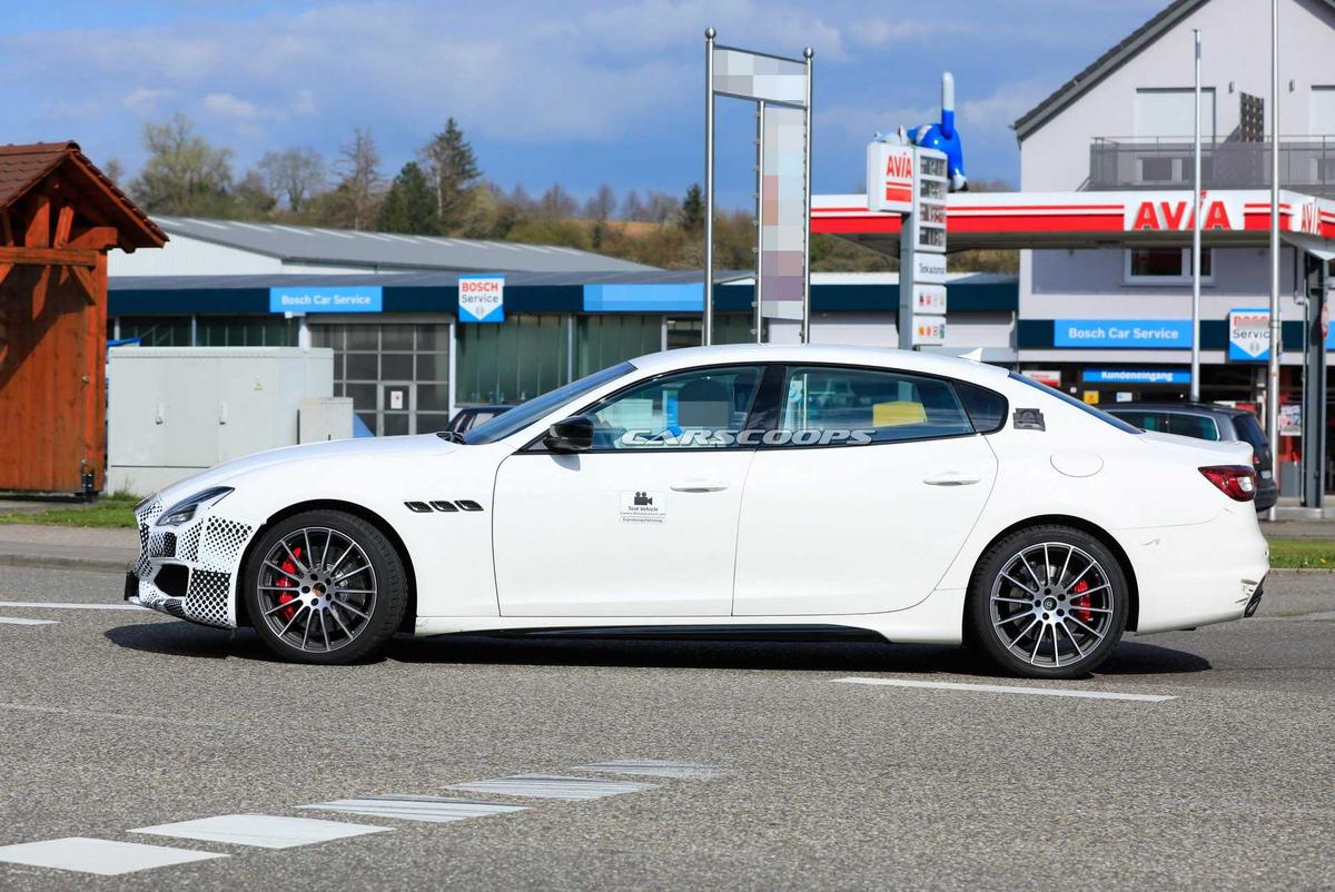 Maserati Quattroporte : Gương mặt vàng trong làng “lười” lên đời