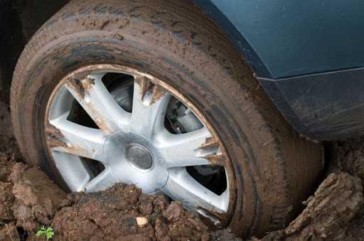 Bí quyết xử lí xe bị sa lầy hiệu quả
