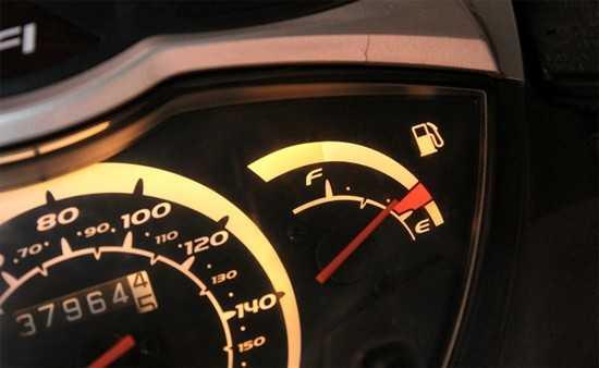 Để bình xăng cạn