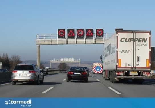 8 lưu ý an toàn khi lưu thông cùng xe container, xe tải nặng